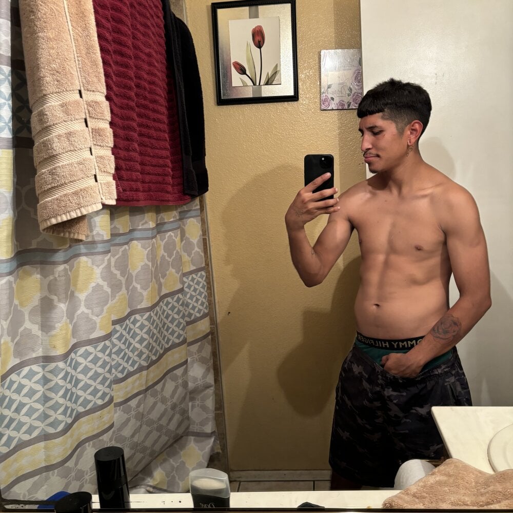 2sexy_latinos69