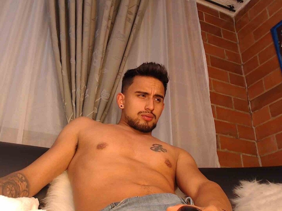 Aaron_hot2