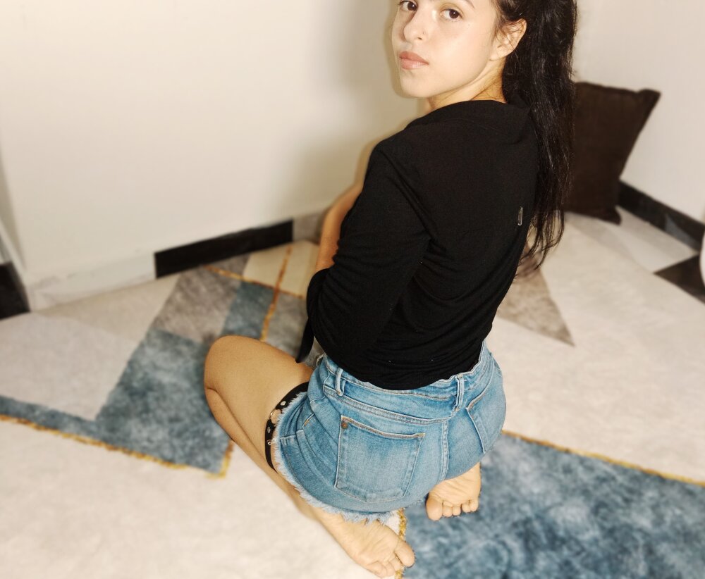 Abril_West