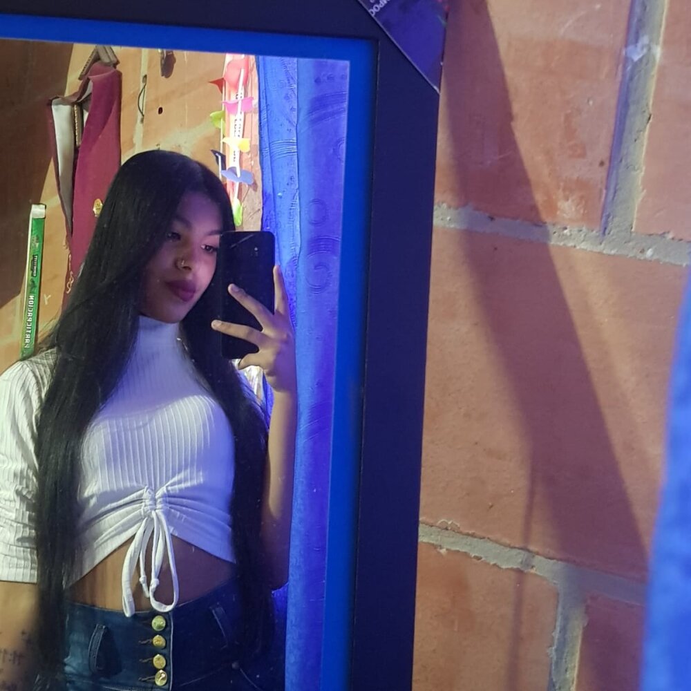 Abril_adams