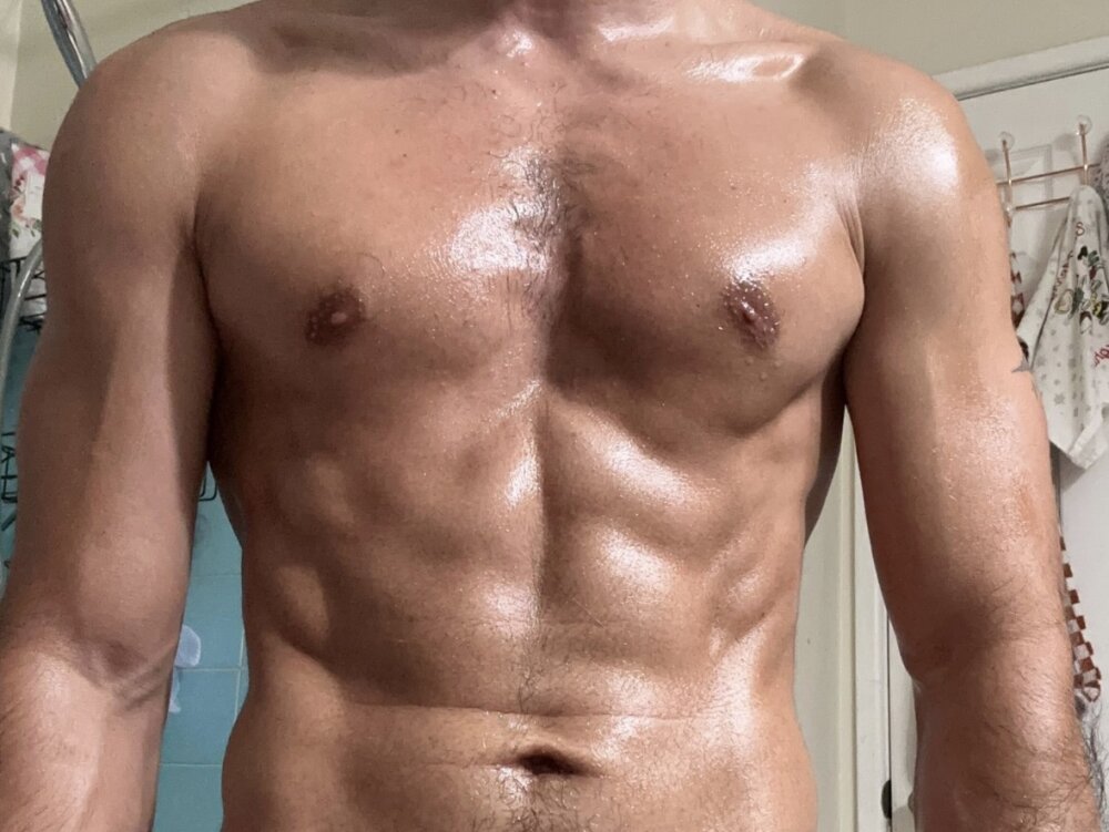 Adam_gomez