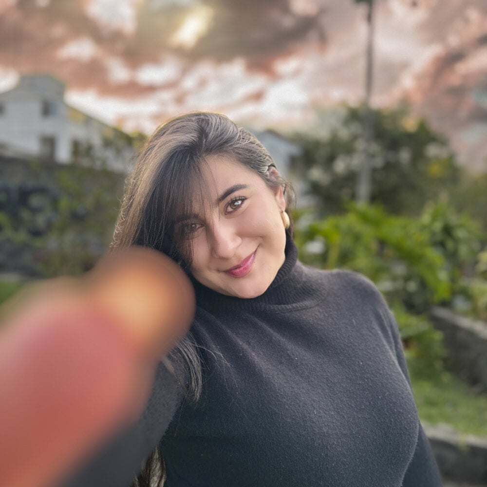 Adelayn_curvy