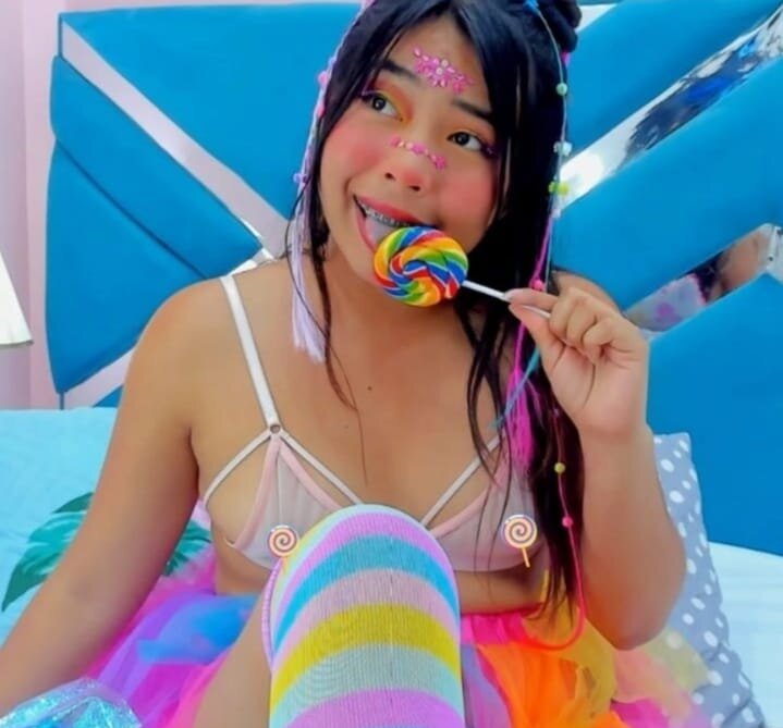 Alana_guns