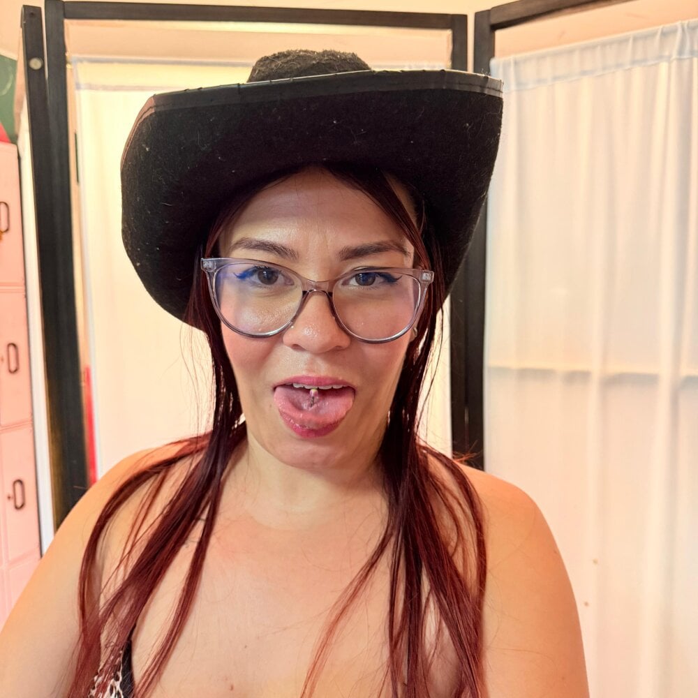 AnaisGlow5