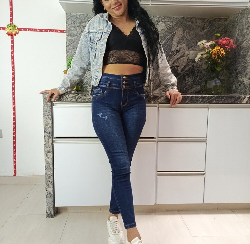 AngelaWhitee_