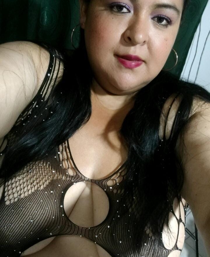 Ariana_hot10