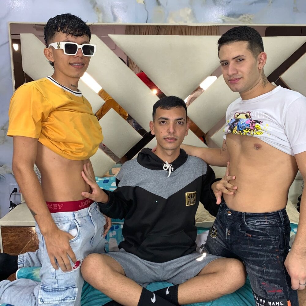 BOYS_TEENTHREE