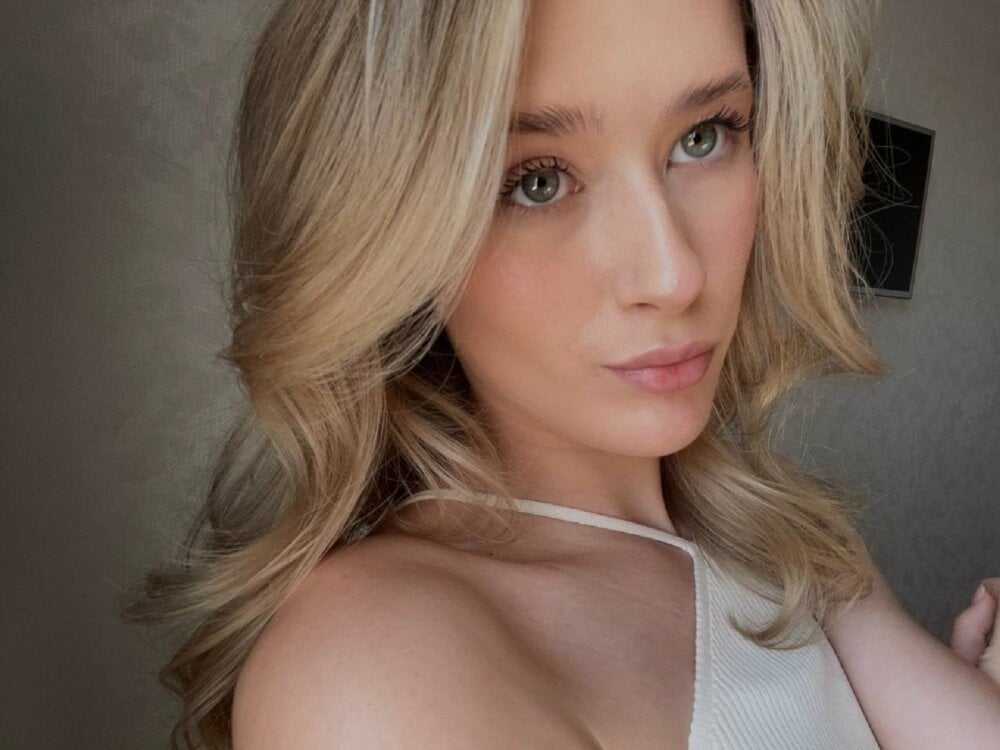 Blonde_strict