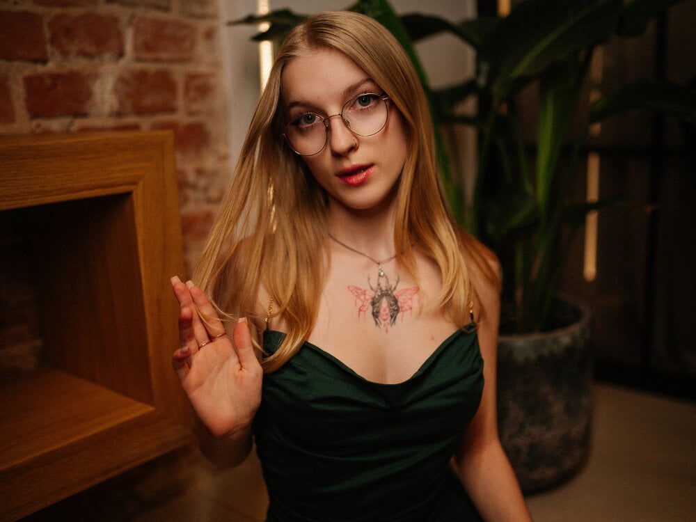 BlondieMuse_