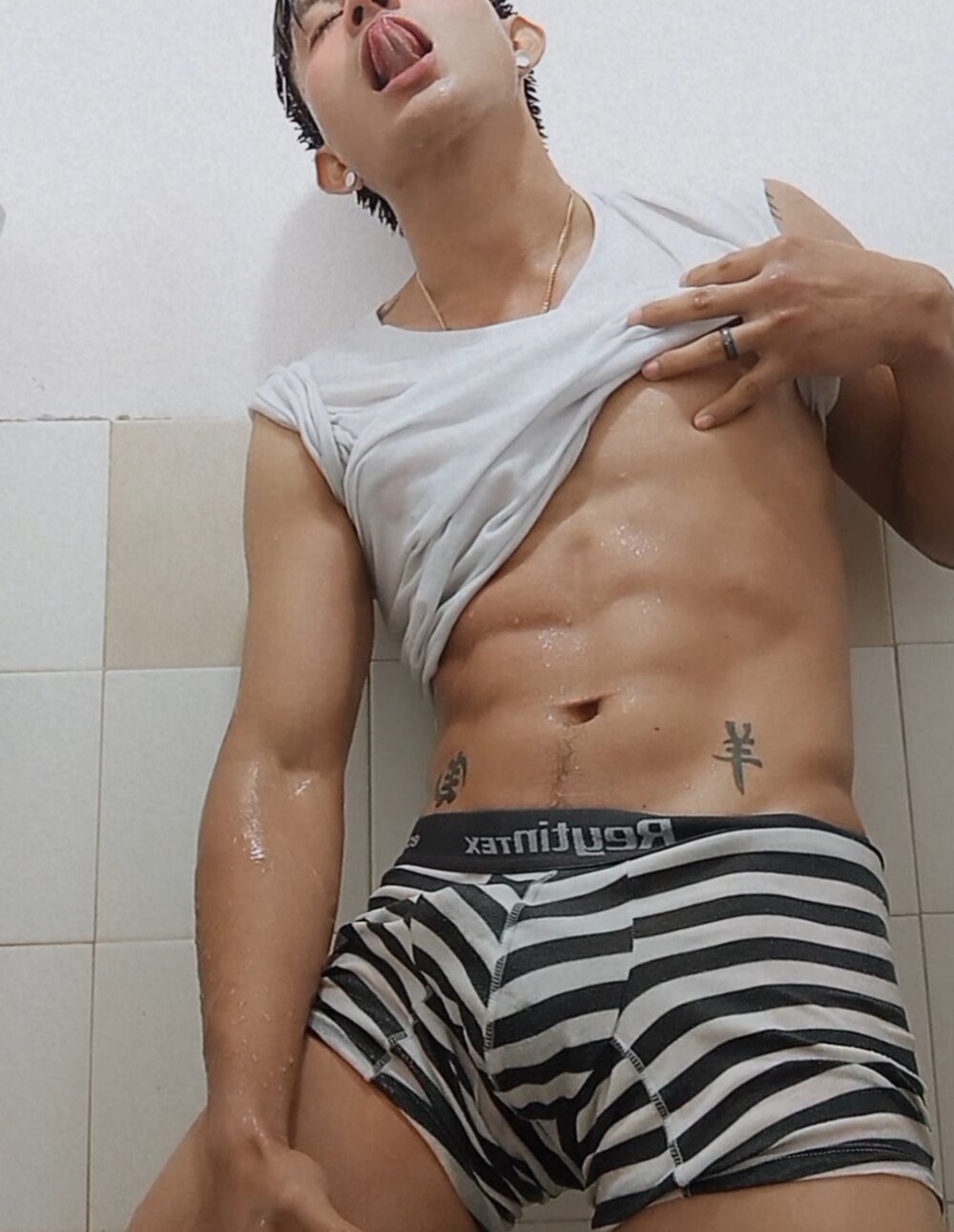 BoyHot117