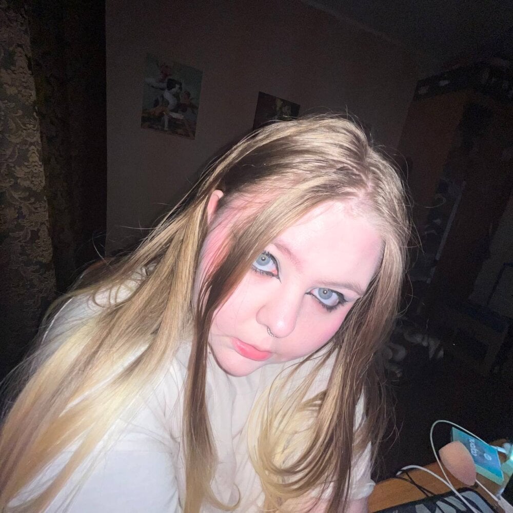 Ellie_Rayn