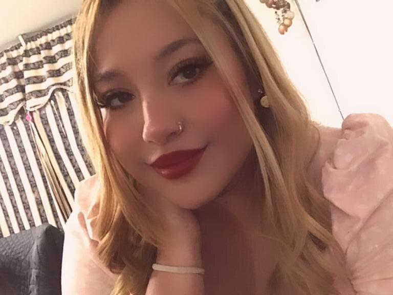 Emma_Laury