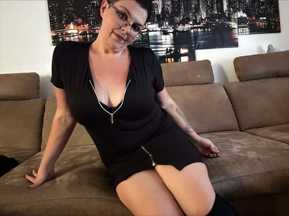 Hot-Sandra86