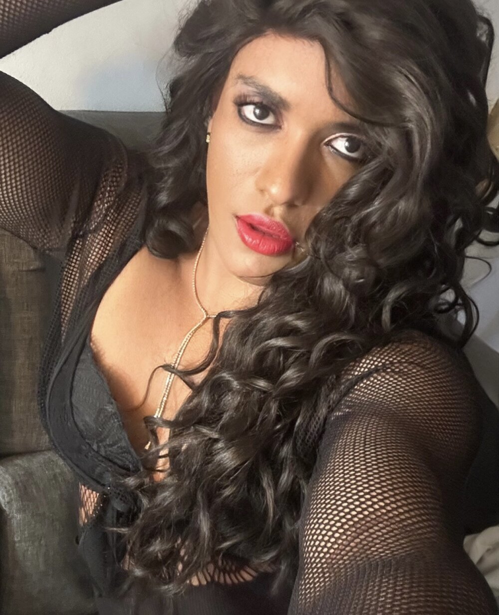 HotLara24
