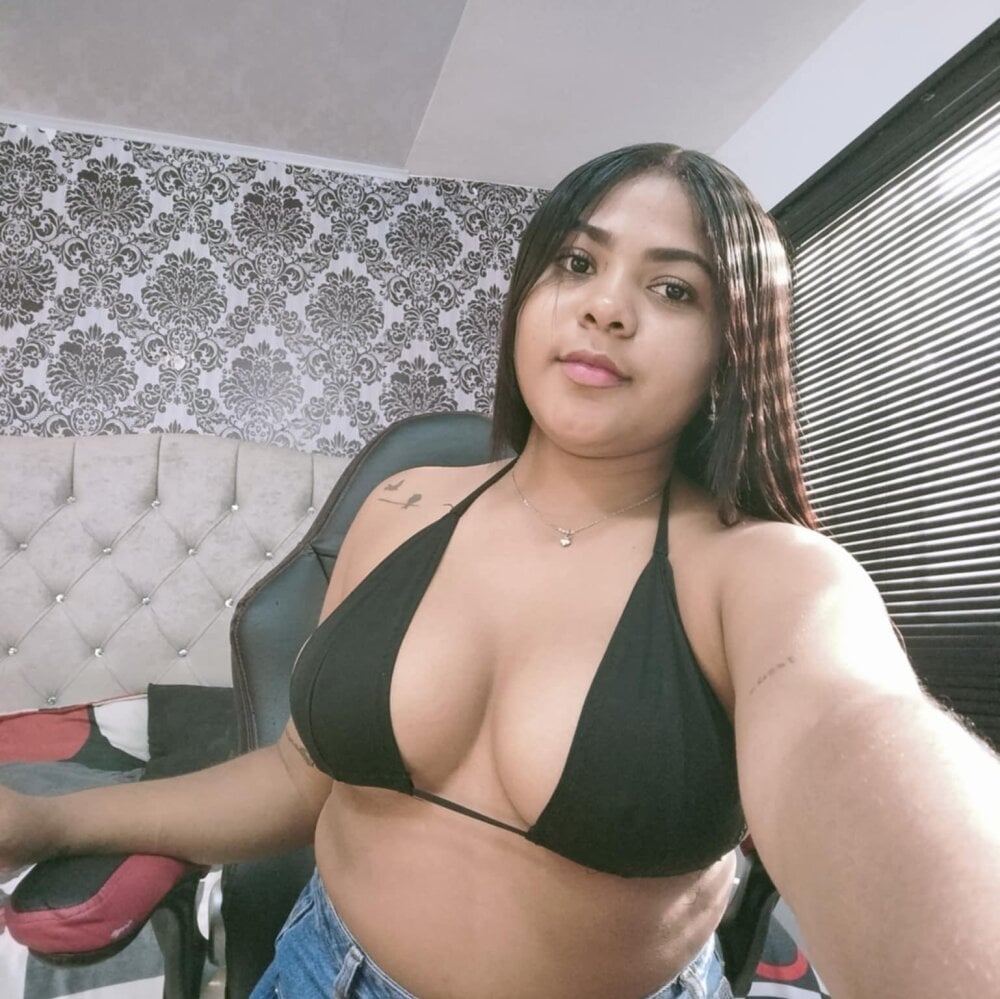 Itzel_Sophiaa