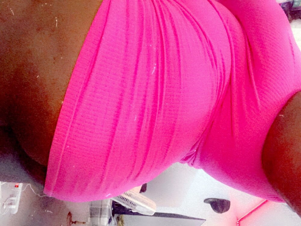 KinkyMamas25