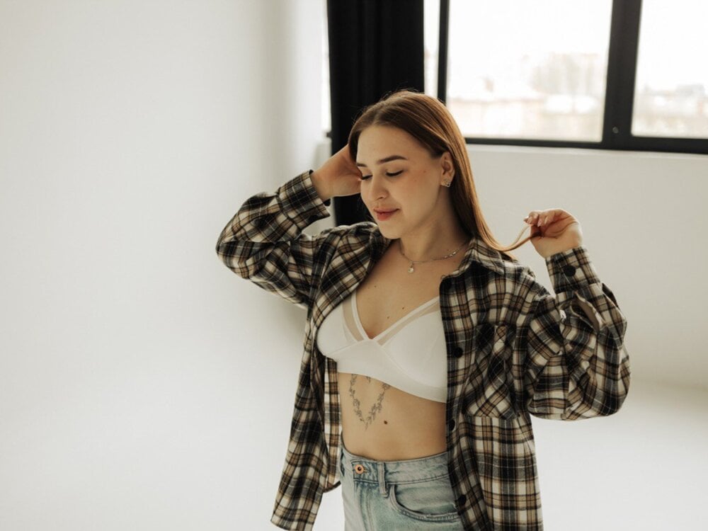 LauraHlot