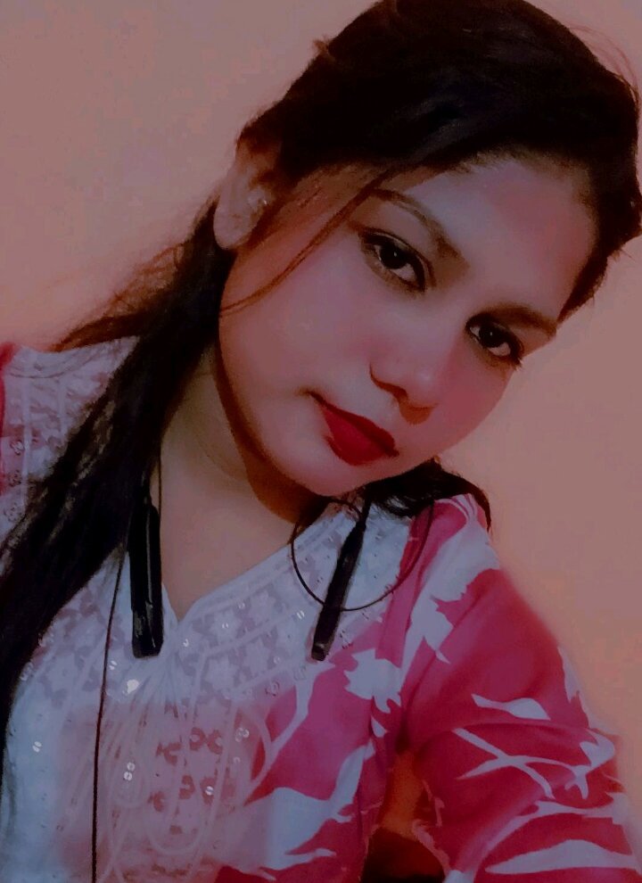 Mahira-Hot