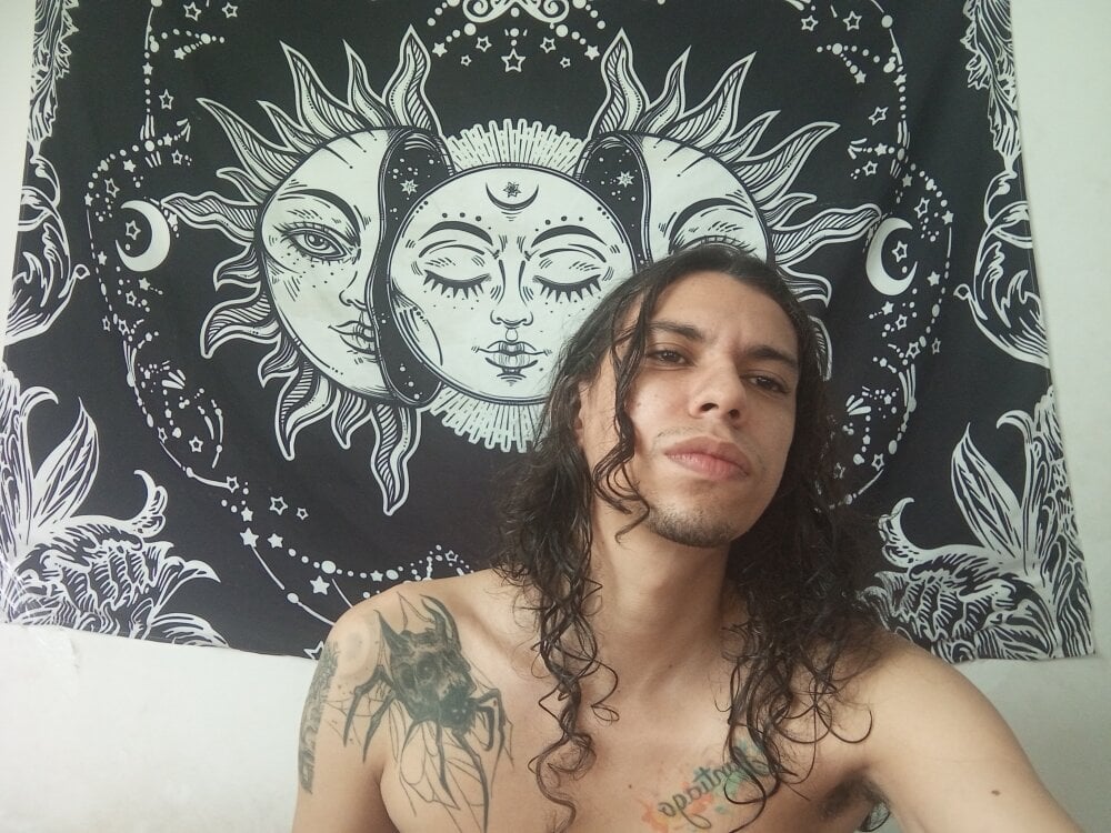 MaxxxBigCock