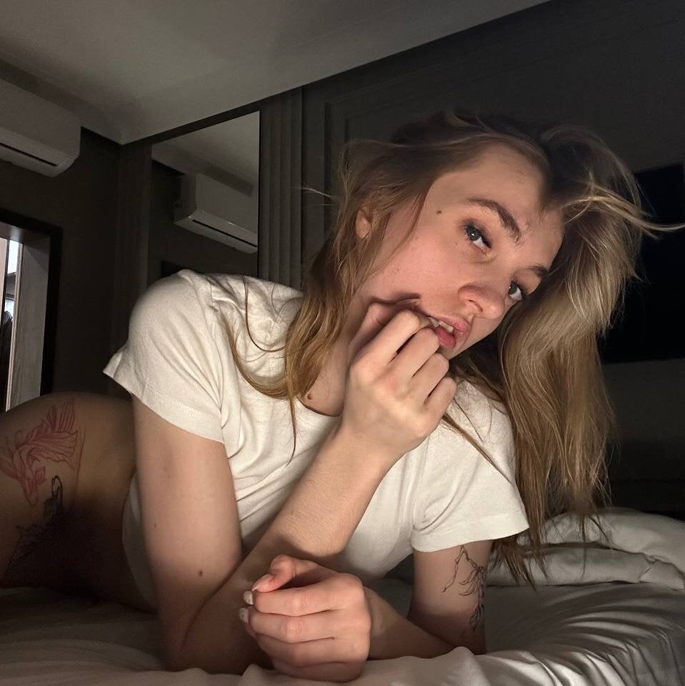 Mia_Komioa