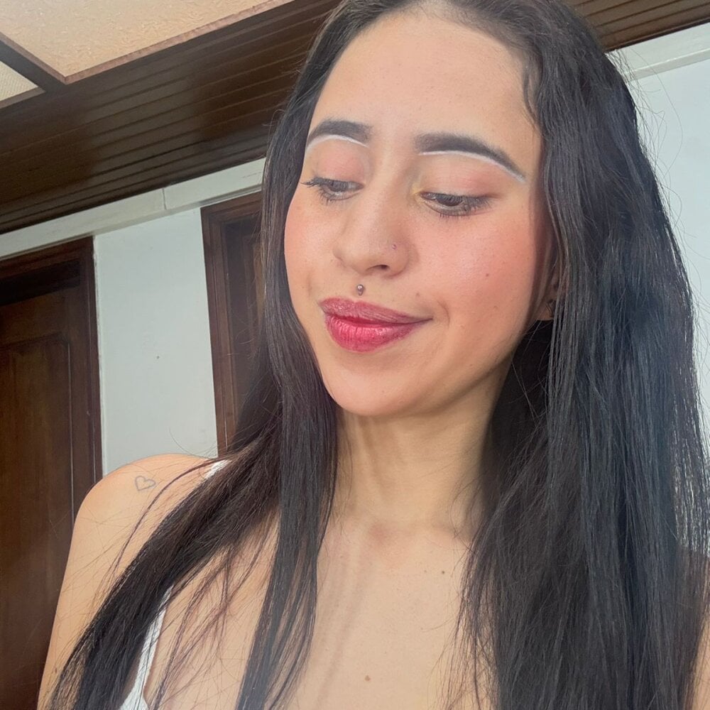 Mia_Lenox_