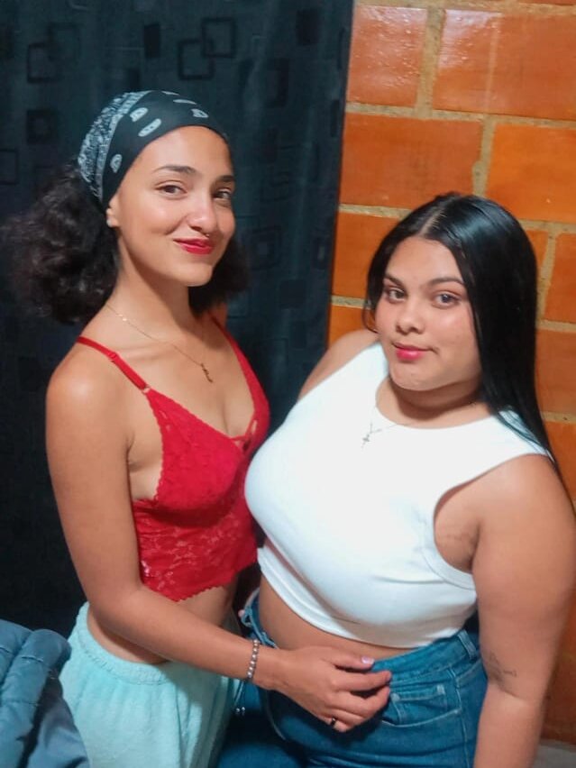 Mia_and_Roxie