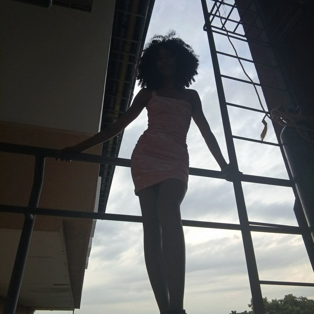 Mia_in_the_office