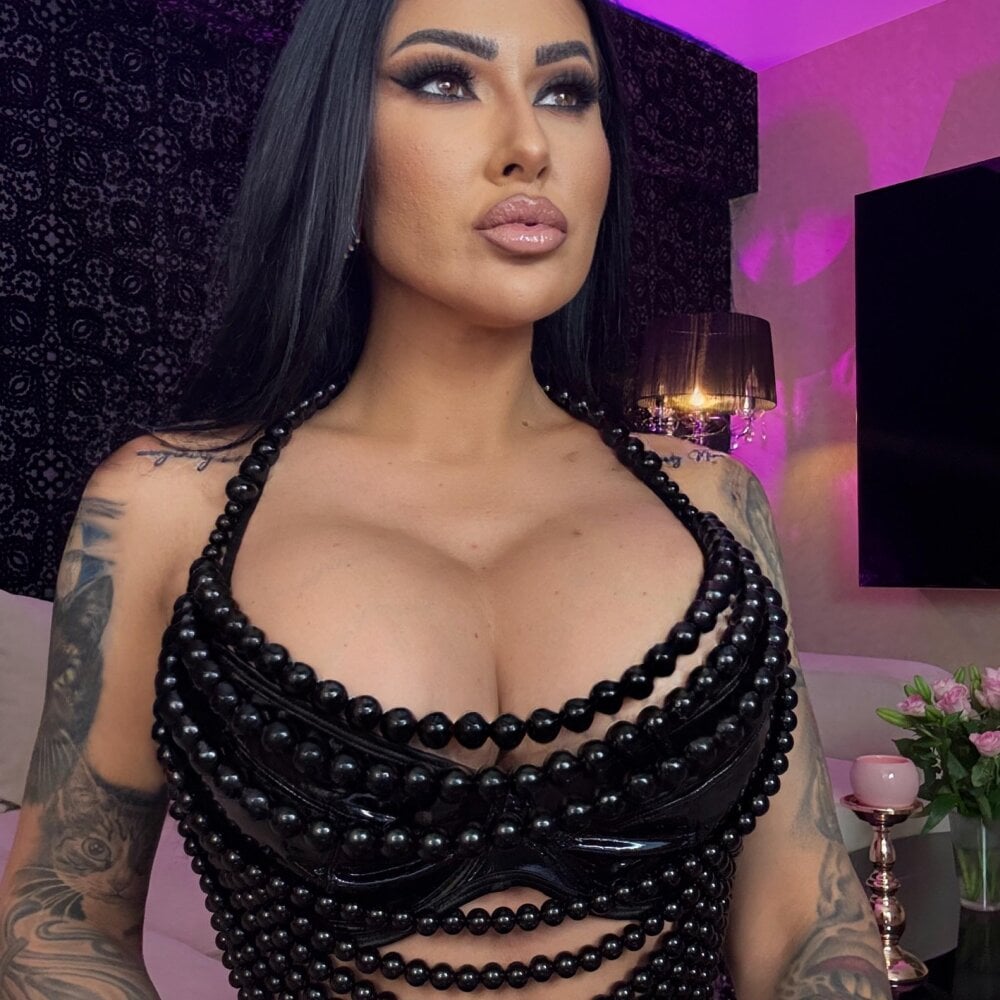 Mistress-Kennya