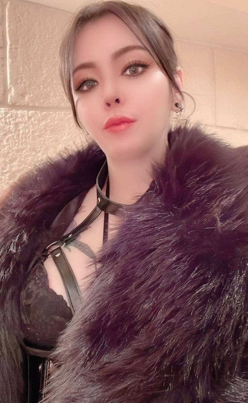 NINA_Queen_