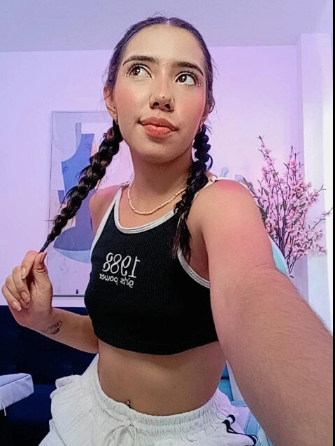 Nicole_petite18