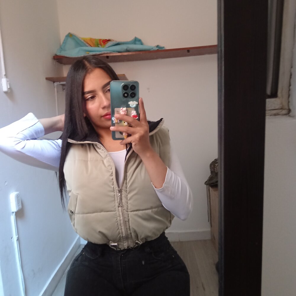 Noelle_hot