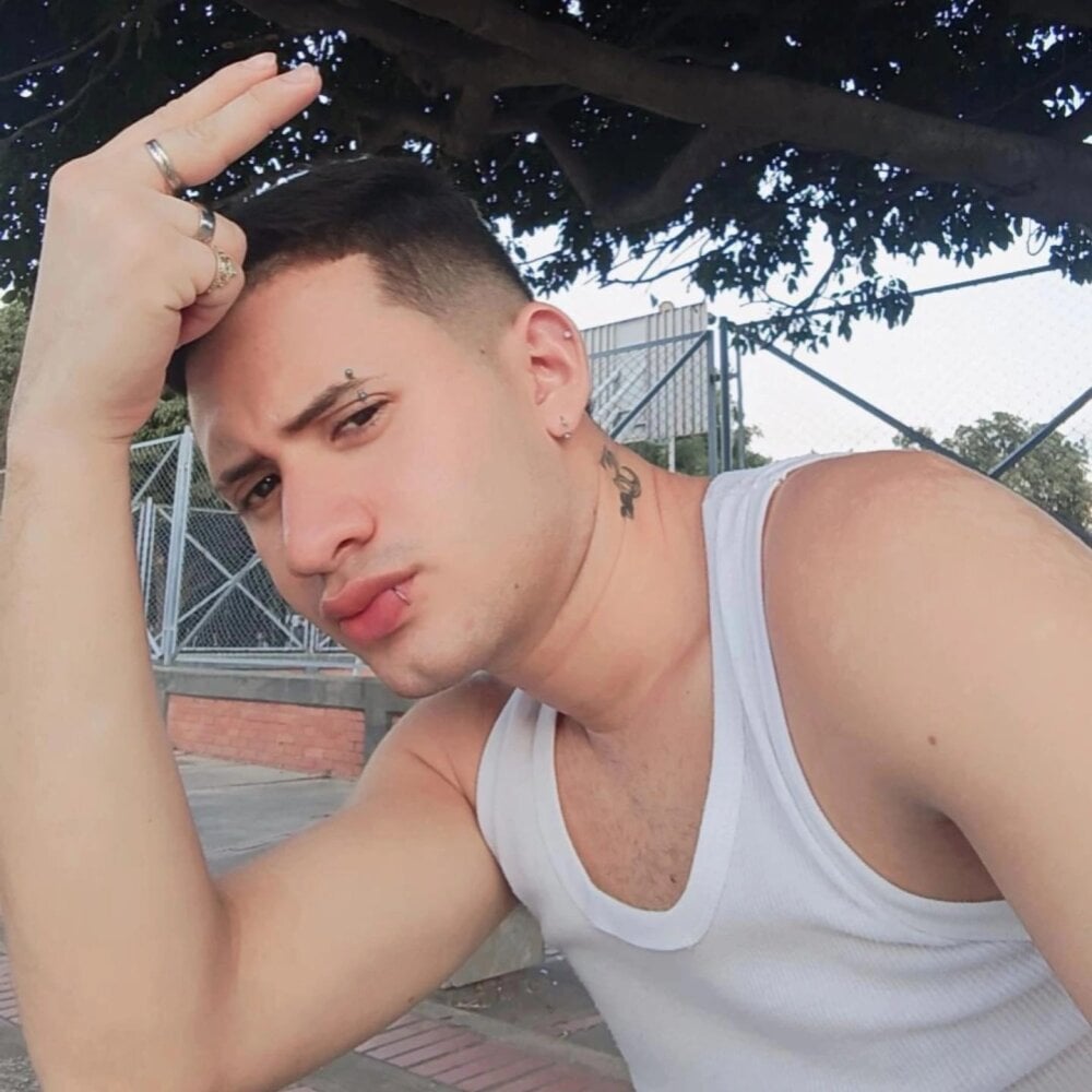 SANTIAGO_MEN