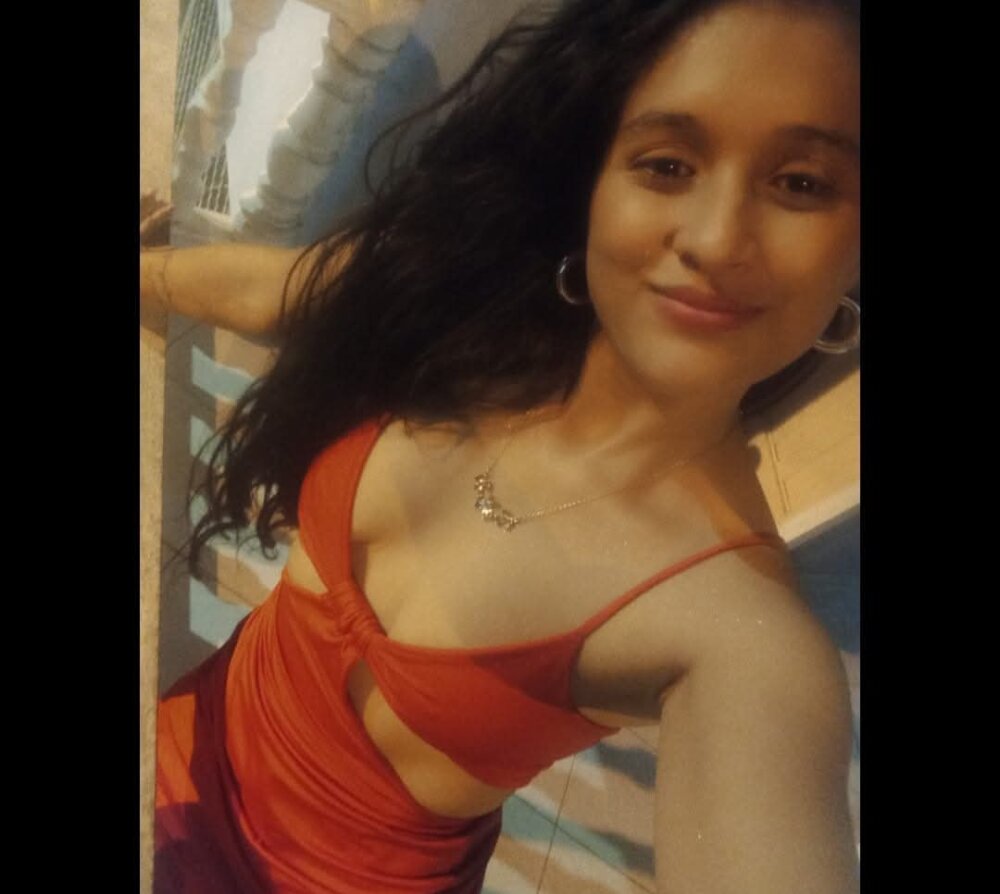 Sara_Pregnant_