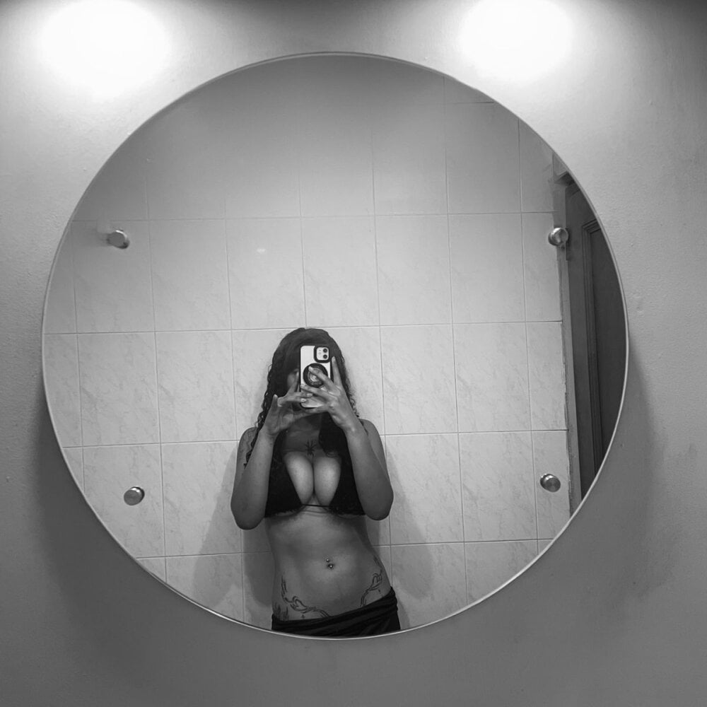 Scarlet_hot_dirty