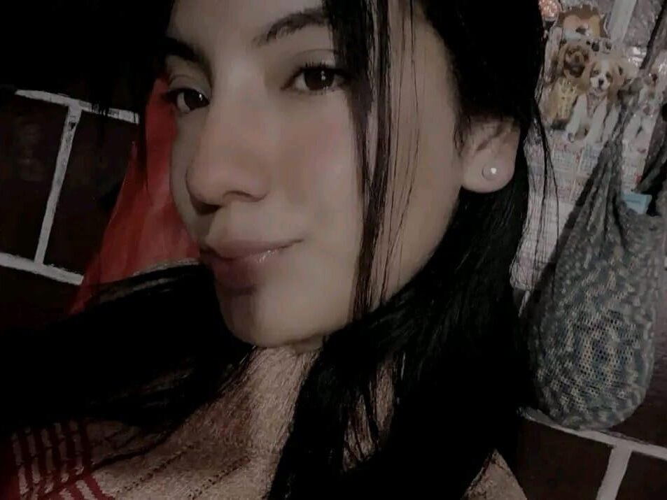 Shy_julieta_