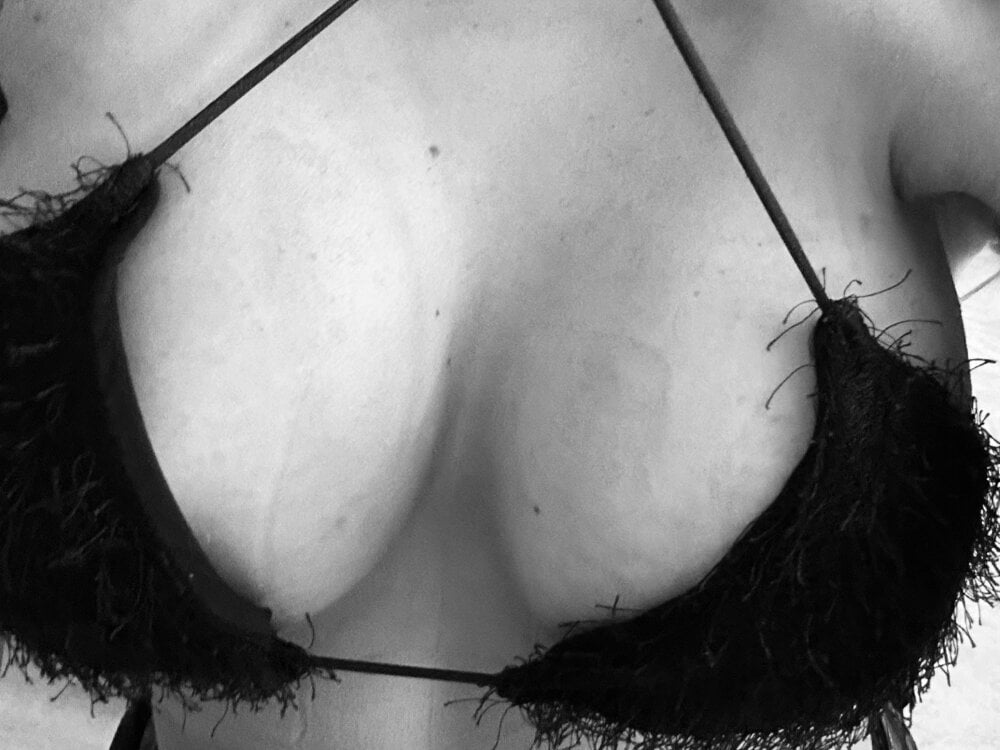 Sienna_wess