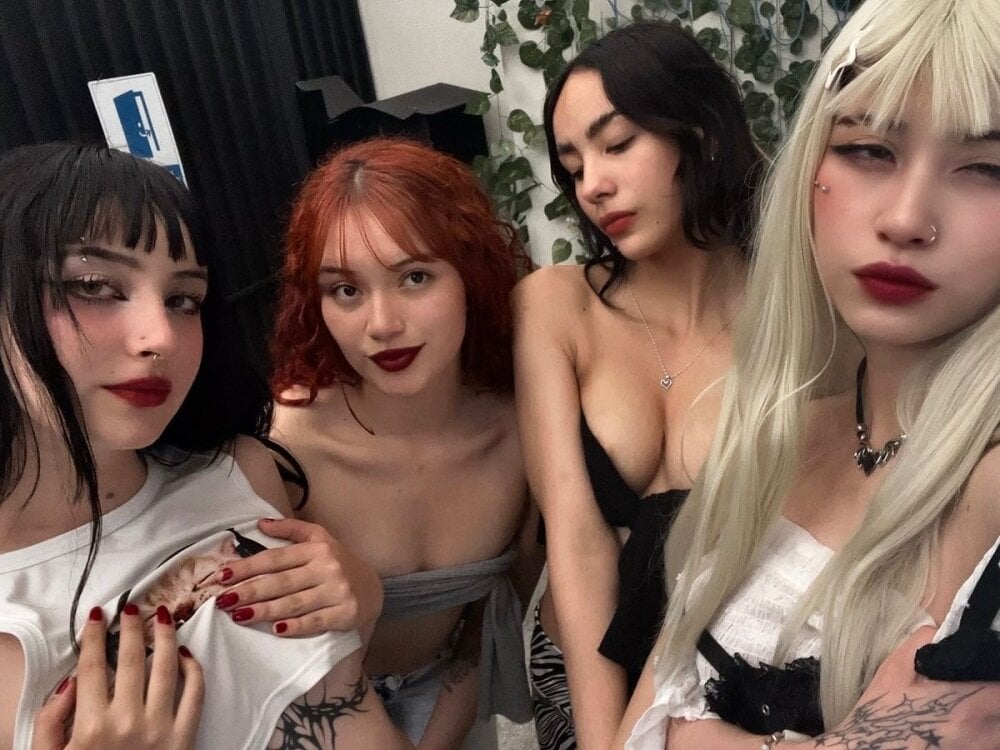 UrNaughty_Girls