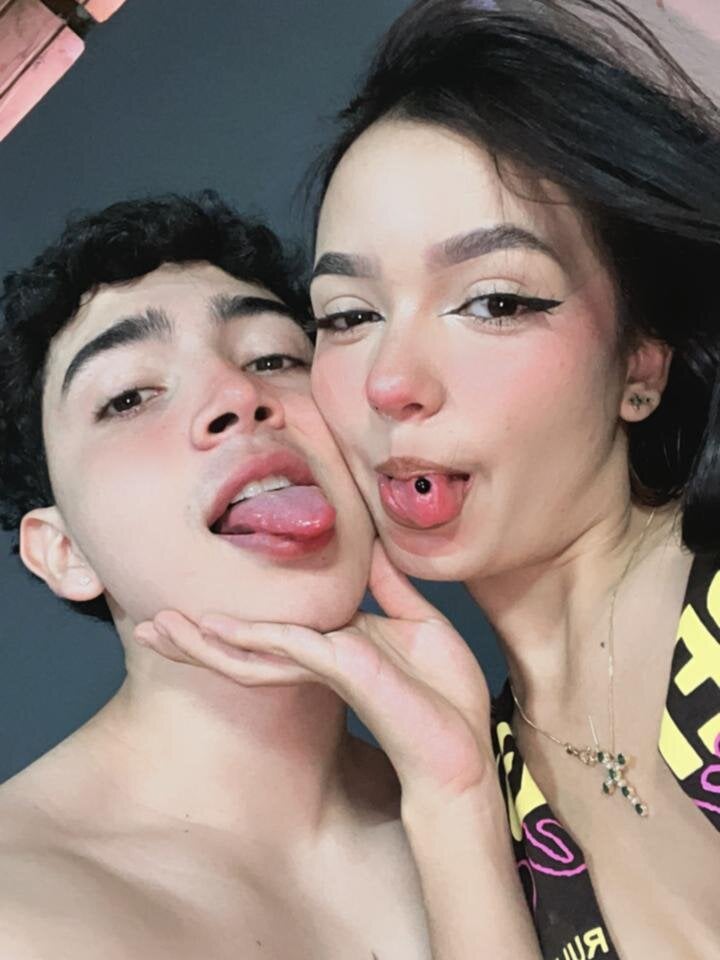 alexis_and_emily