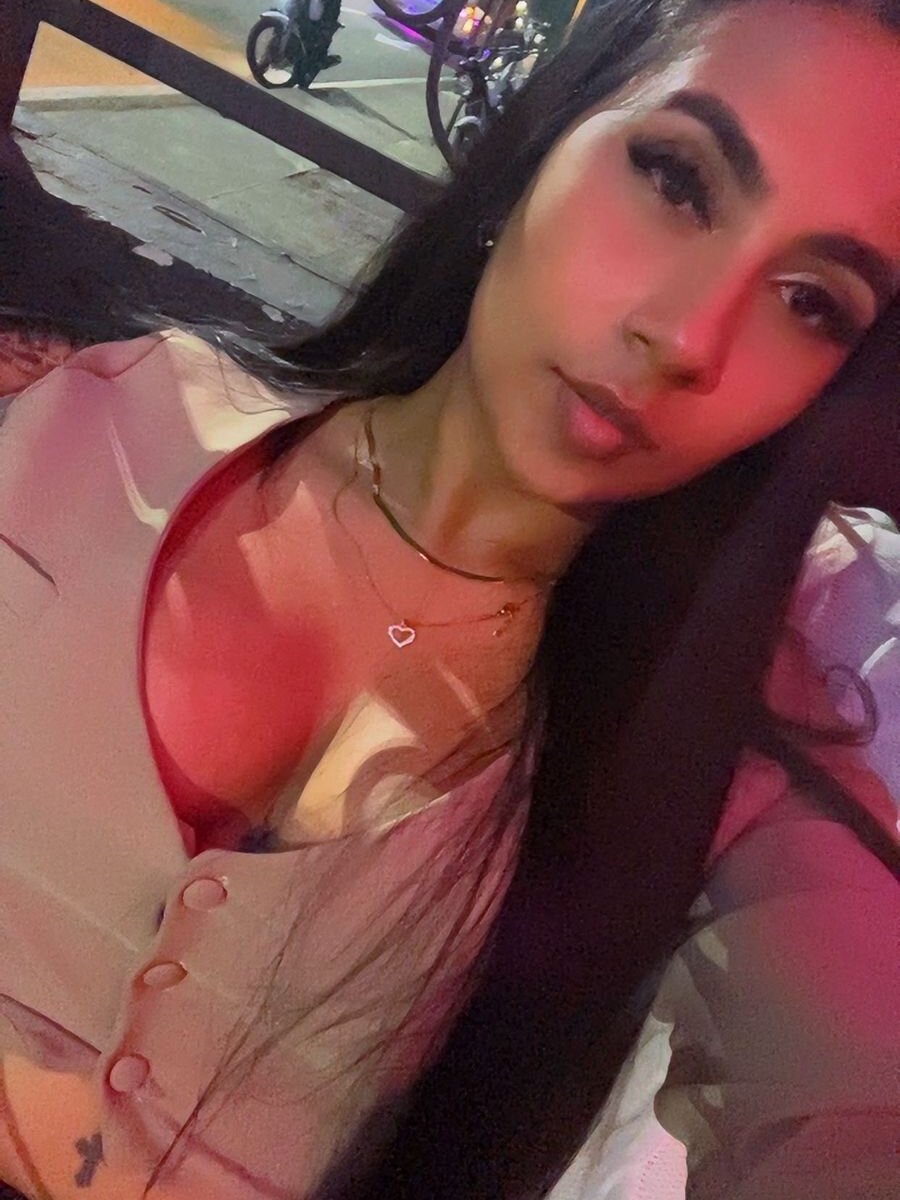 amelia_bellee