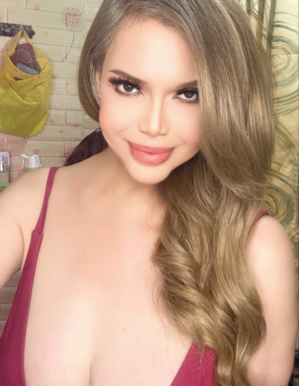 bombshellyani8inches