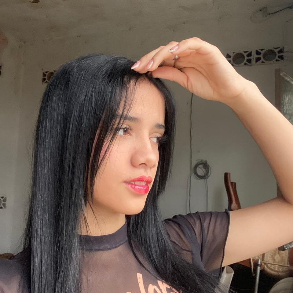 emili_veryhot