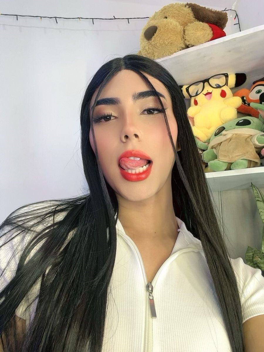 hot_traniss