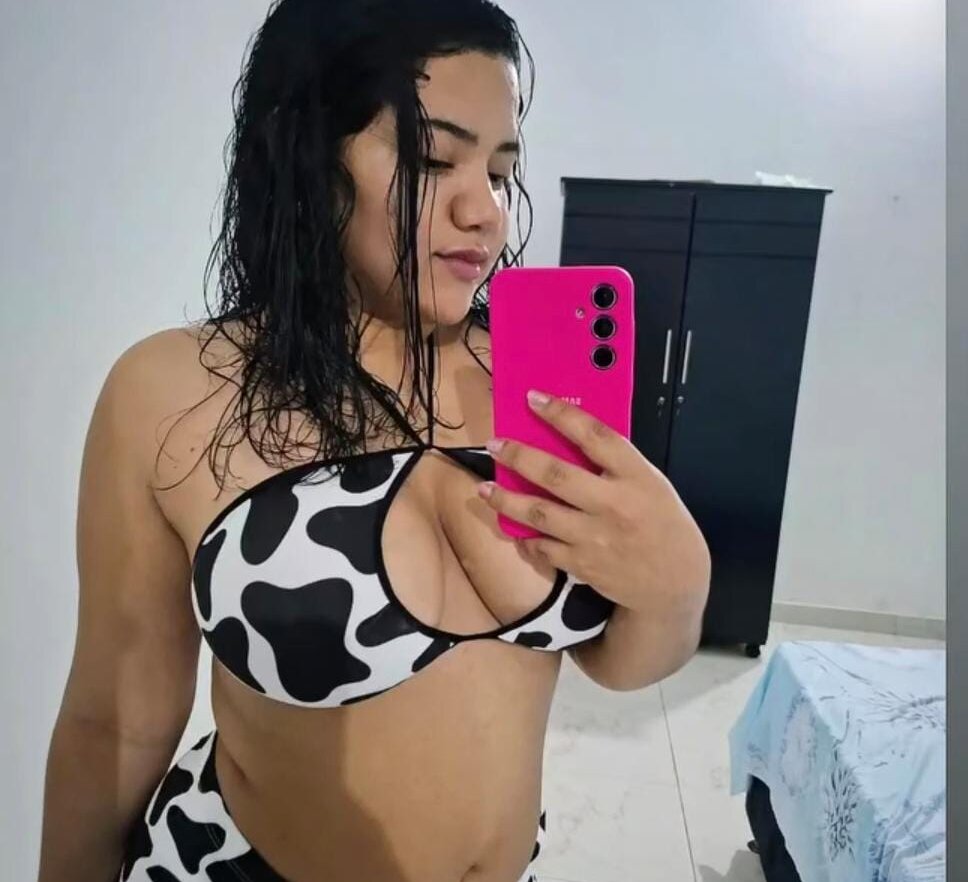 izzbigboobs
