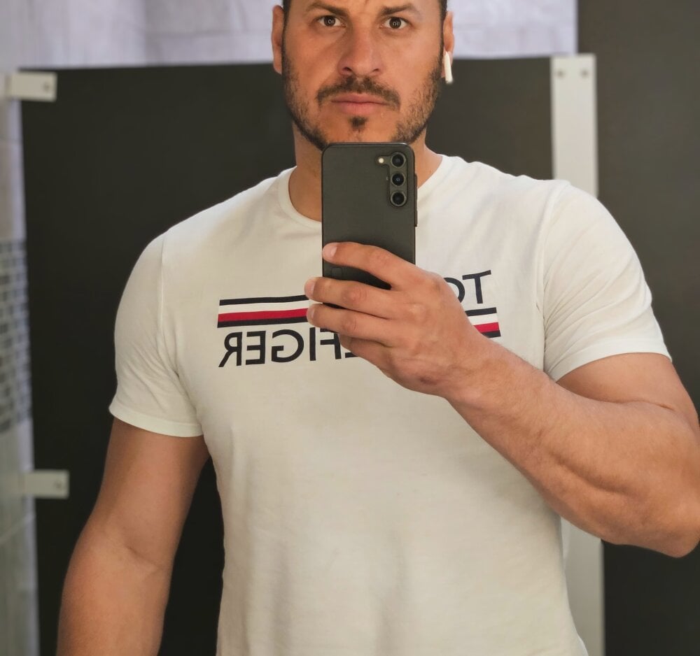 mrmusclecam