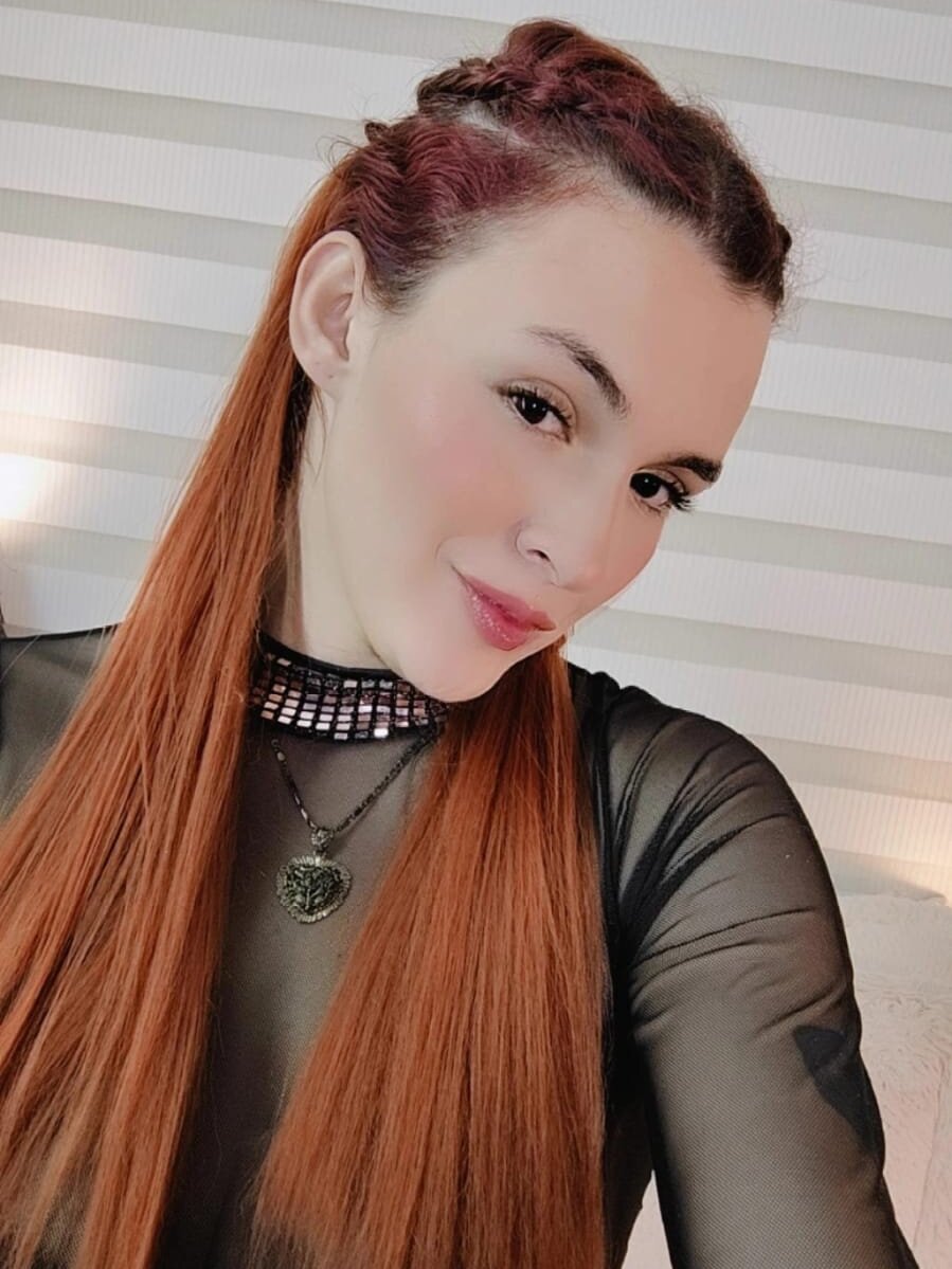 nina_kravits_t_