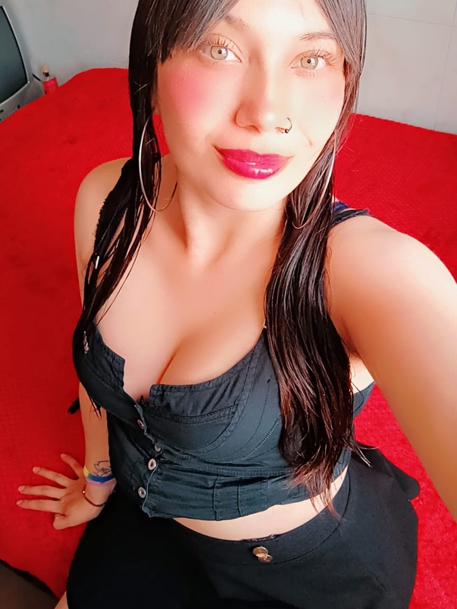 valentina_green_eyes