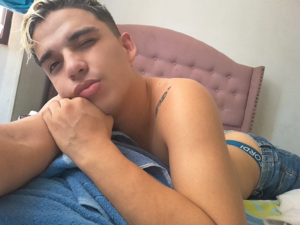 xpleasurableboyx